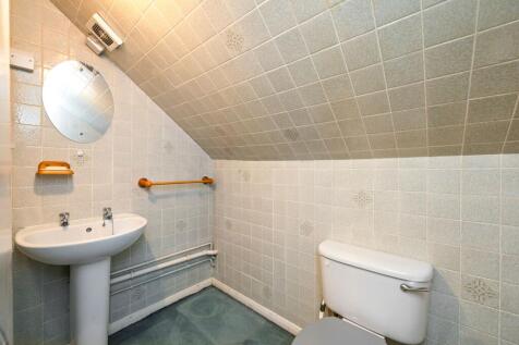 Upstairs WC and sink