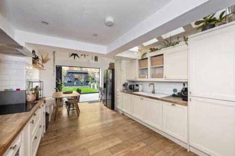 Kitchen/ Dining / Family  room