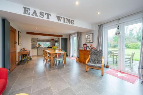 Kitchen/family room