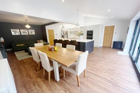 Kitchen Family Room