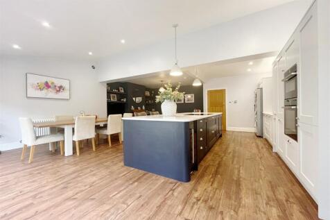 Kitchen Family Room