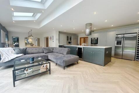 Kitchen Family Room