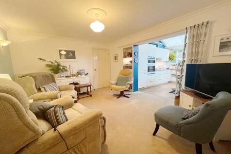 Sitting Room/Dining 