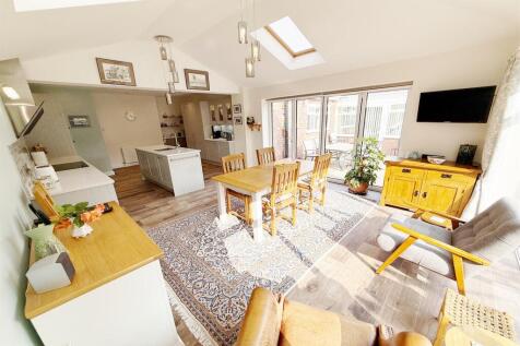 Kitchen Family Room