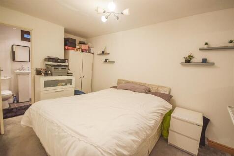 Sitting Room/ Bedroo