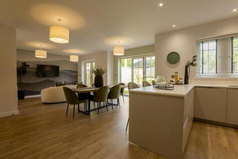 Open Plan Kitchen/Di