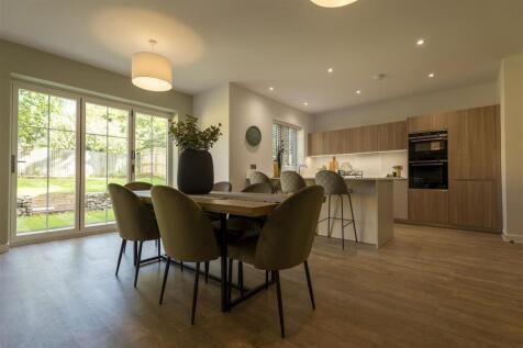 dining/kitchen area
