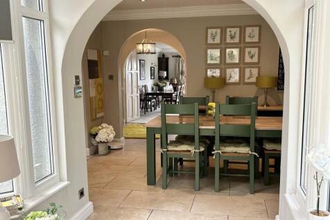 Sitting/Dining Area