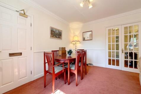 Lounge/Dining