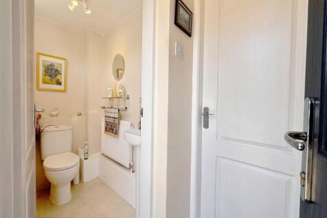 Entrance Hall / WC