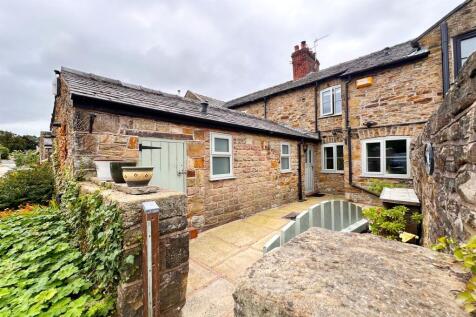 Rear View / Courtyar