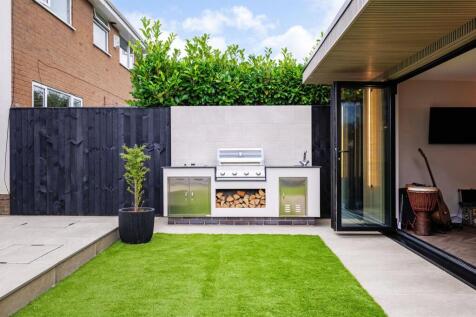 Outdoor Kitchen