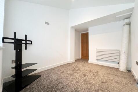 Reception/Bedroom 4