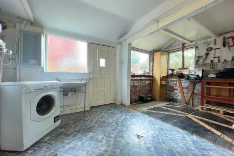 Utility Room/Worksho