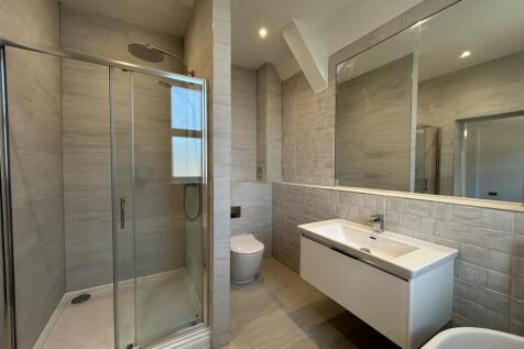 master en-suite bath