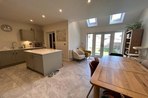 Open-Plan Dining Kit