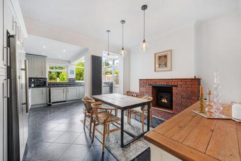 Open-Plan Dining Kit