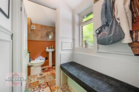 Cloakroom/WC