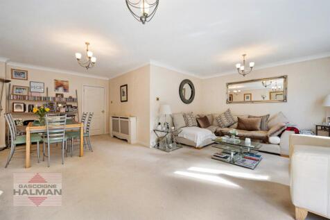Sitting/Dining Room 
