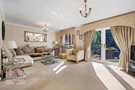 Sitting/Dining Room 