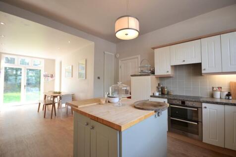 Kitchen (image 2)