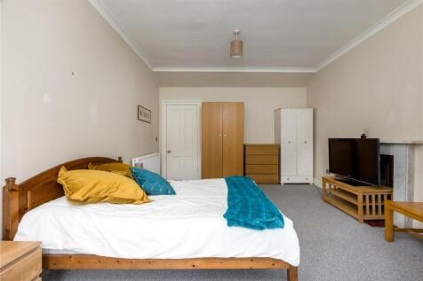 Douglas Crescent 17