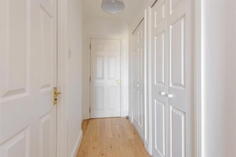 East London St 26
