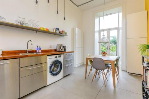 Gillespie Cres 16