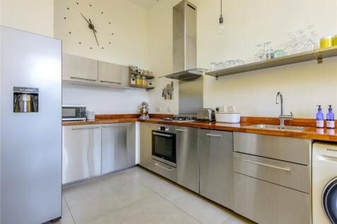 Gillespie Cres. 18