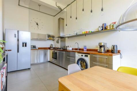 Gillespie Cres 22
