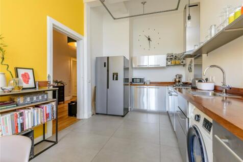 Gillespie Cres. 23