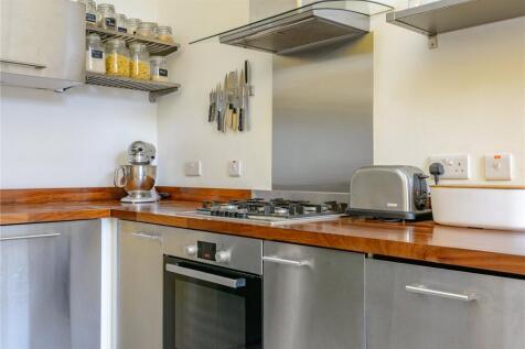 Gillespie Cres. 19
