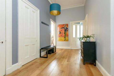 Gillespie Cres. 40
