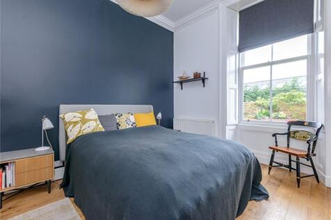 Gillespie Cres. 27