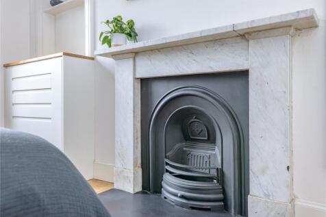 Gillespie Cres 28