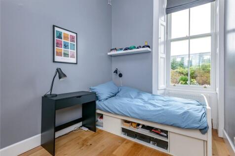 Gillespie Cres 29