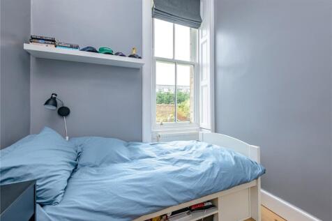 Gillespie Cres. 30