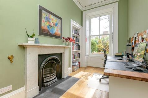 Gillespie Cres 34