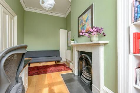 Gillespie Cres. 35