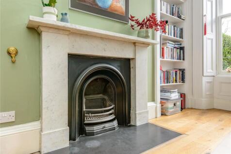 Gillespie Cres 36