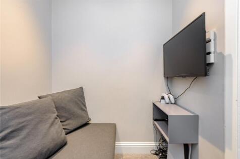 Gillespie Cres 13