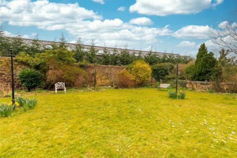 Gillespie Cres 44
