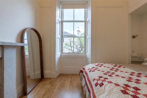 Ravelston Place 0204