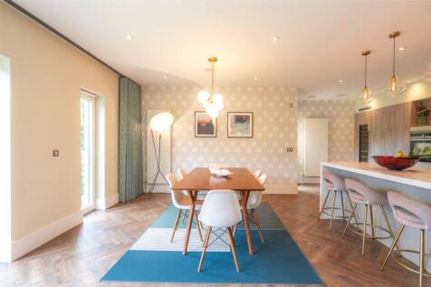 Pavilion Crescent 12