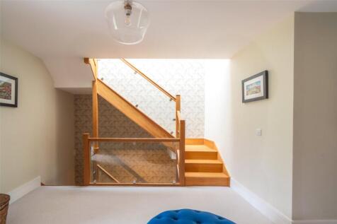 Pavilion Crescent 33