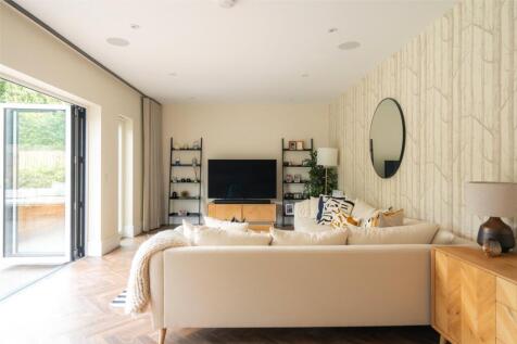 Pavilion Crescent 55