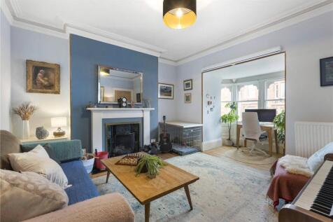 37 2f1 Bath St 10