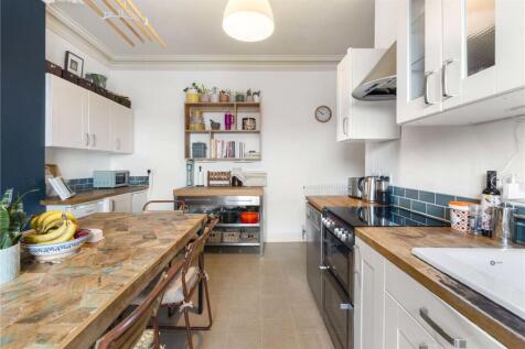37 2f1 Bath St 25
