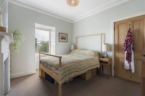 37 2f1 Bath St 17