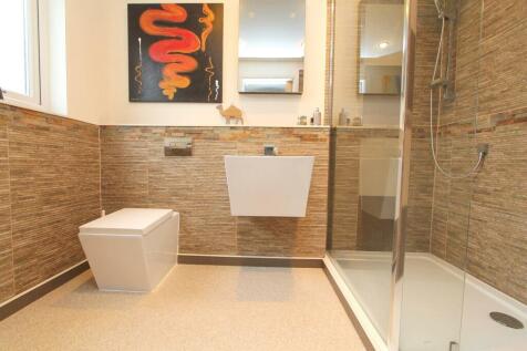 ensuite.jpg